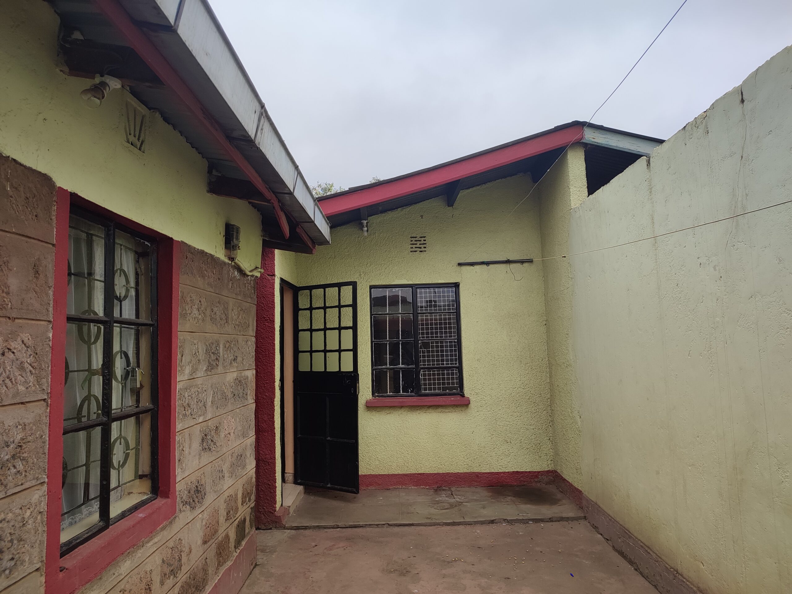 3 Bedroom + 1 Br Extension Bungalow FOR SALE, Kariobangi South